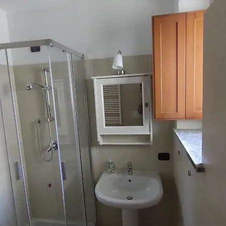Villa Gli Ulivi - Ushuaia Apartment Lake & Garden View - Free Parking *
