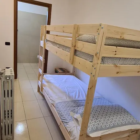 Gli Ulivi - Ushuaia & Garden View - Free Parking Apartment Perledo